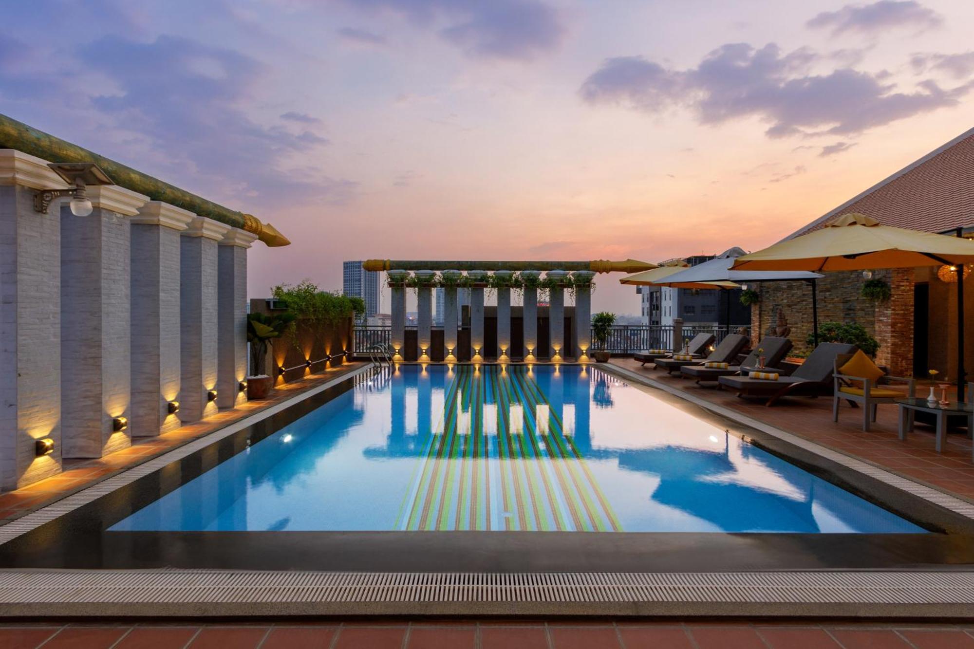 Jaya Suites Hotel Phnom Penh Exterior photo