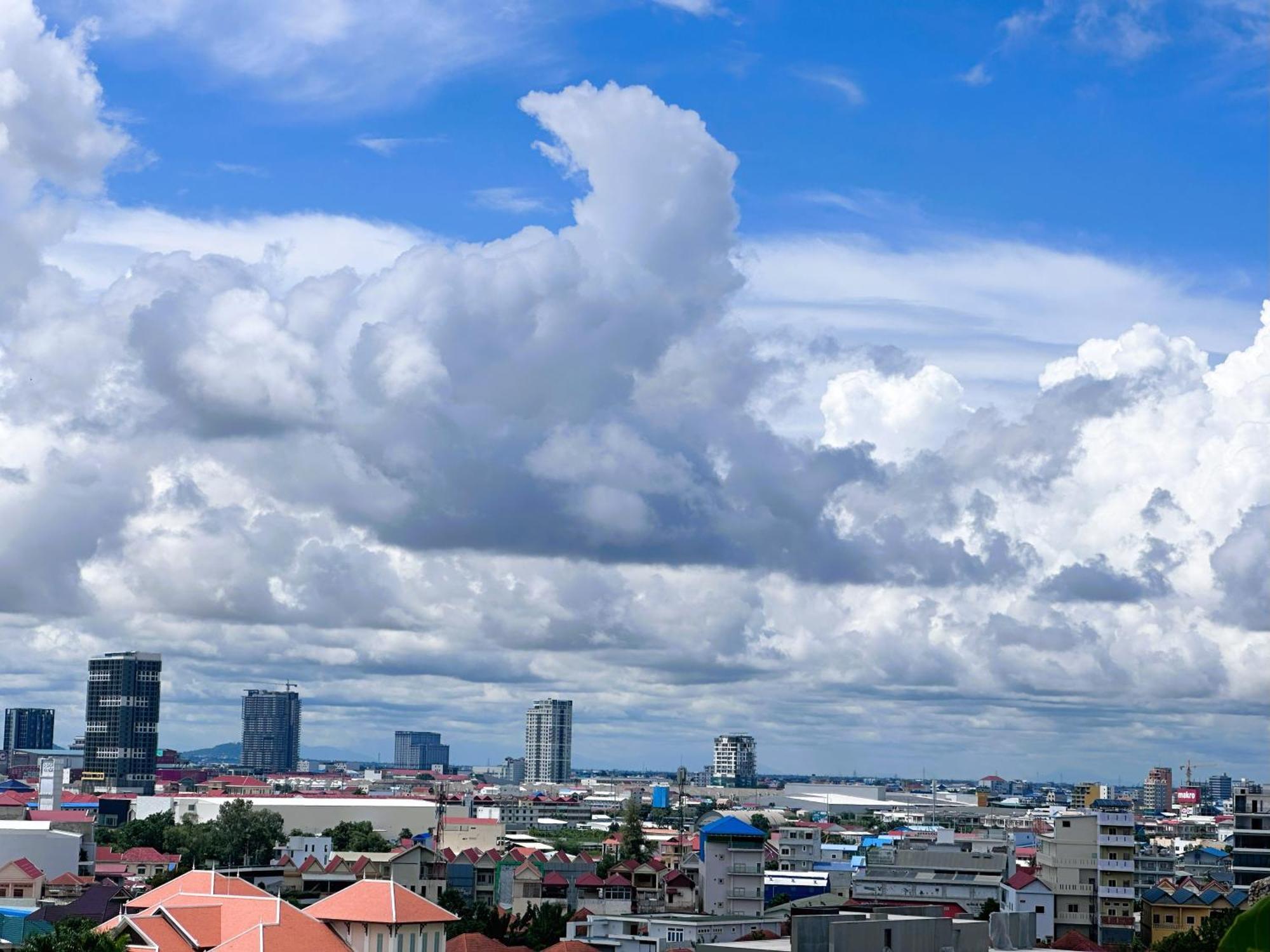 Jaya Suites Hotel Phnom Penh Exterior photo